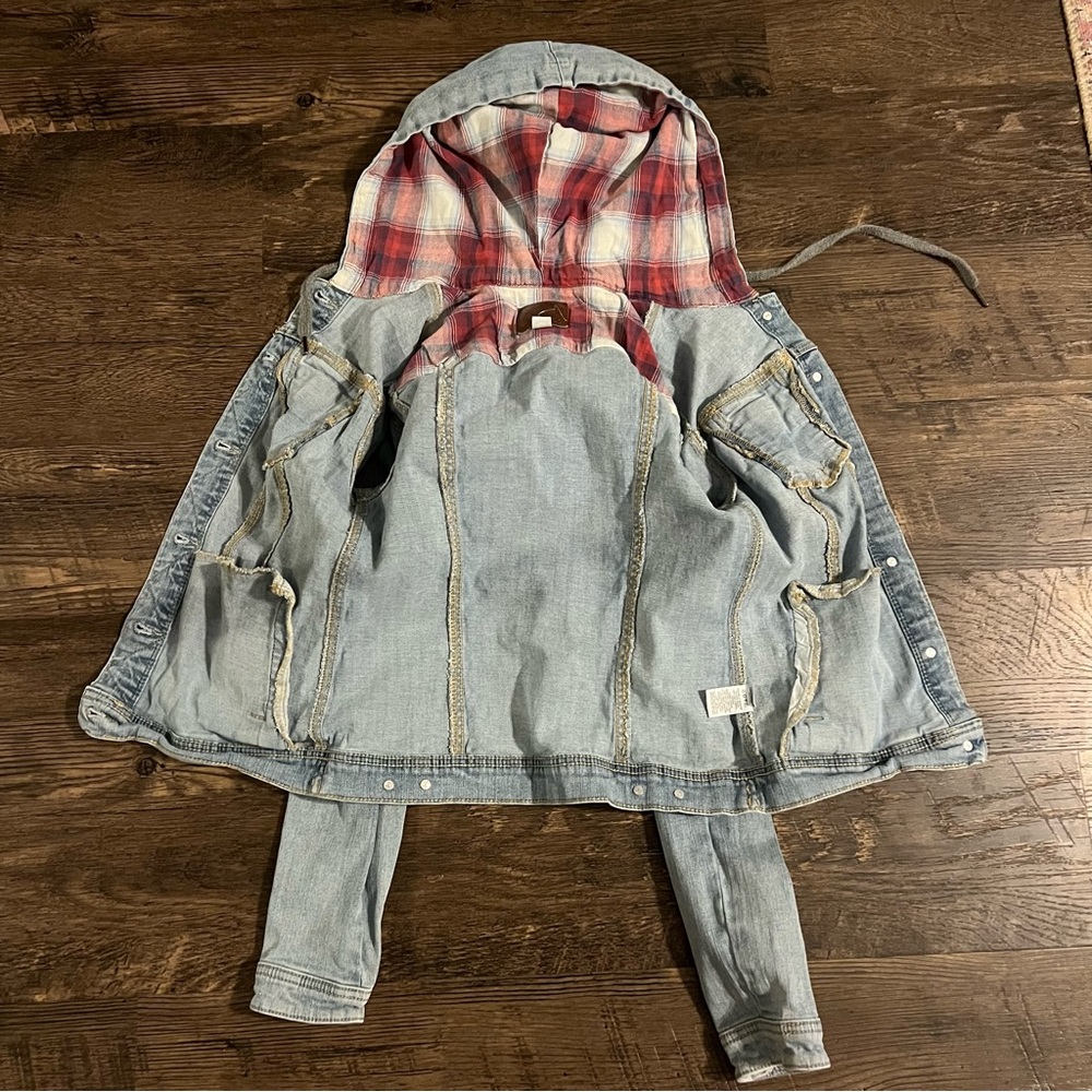 Women’s Denim Jacket with Red Plaid Lining Maurice’s XS button up with hood
